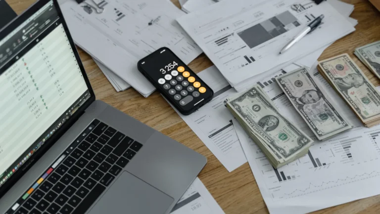 Digital dashboard showing cashflow analytics and financial metrics for small business management