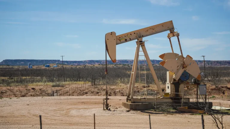 Venezuela oil deal insider claims cloud Trump’s colonial-era oil grab Venezuela oil deal insider